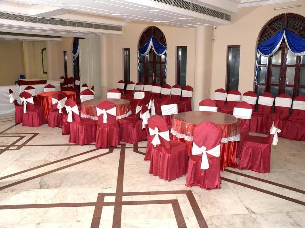 Oyo Rooms Bhootnath Market Lucknow Buitenkant foto
